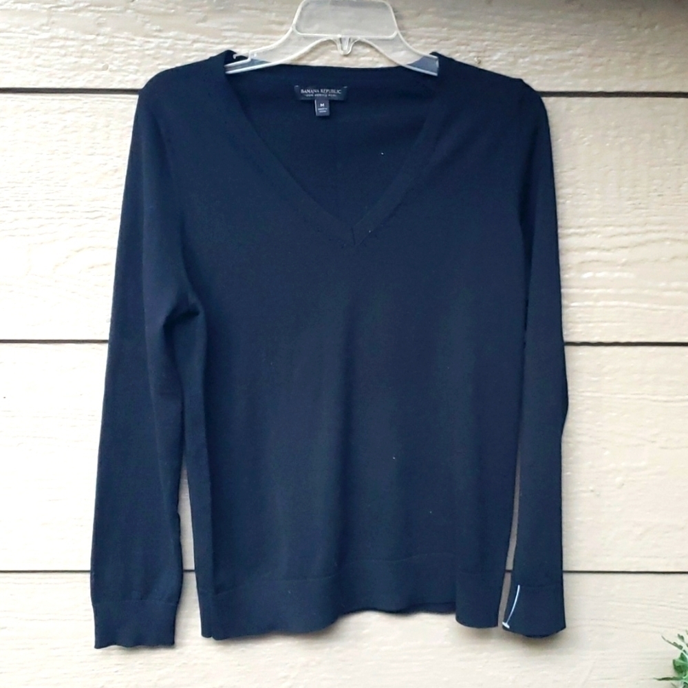 Banana Republic 100%  Extra Fine Merino Wool Black V-Neck Sweater Size M